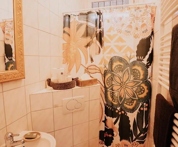 Soonwald Mit Terrasse & Whirlpool סטרומברג